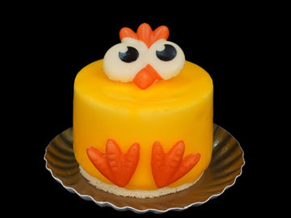 Paaskuiken gebakje (aardbei smaak)